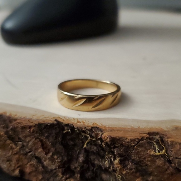 14K Gold Solid Minimalist Sturdy Wedding Ring - Picture 4 of 8